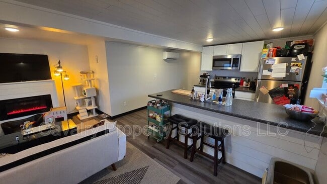 Building Photo - 3947 E Calvary Rd Unit (Electric included in Rent! Heat & AC)