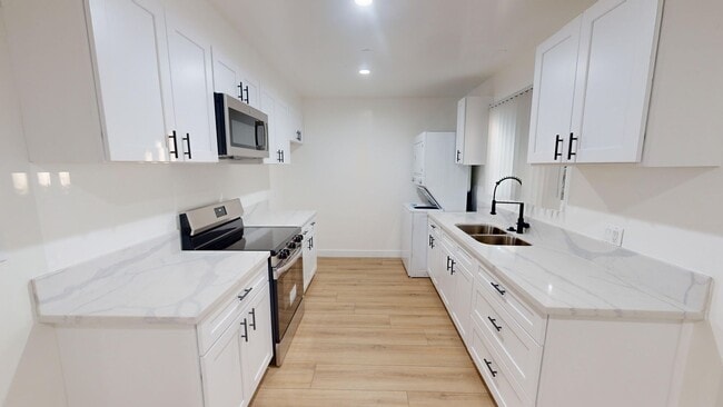 12159 Magnolia Blvd