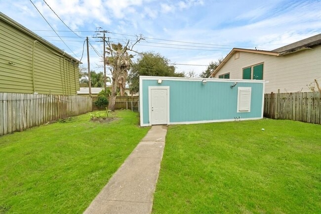 Photo - 2 Bedr/ 2 full bath Beautiful Home in Galv...