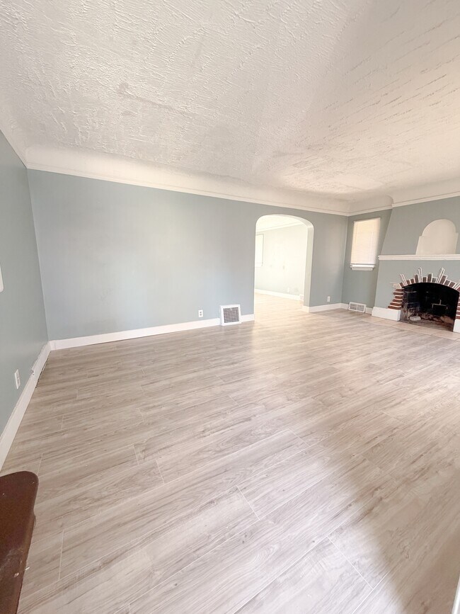 Photo - 5267 Haverhill St