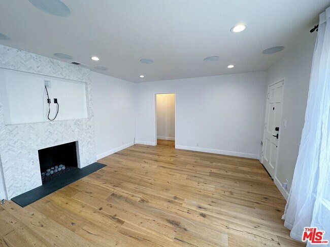 Photo - 6214 W 77th St