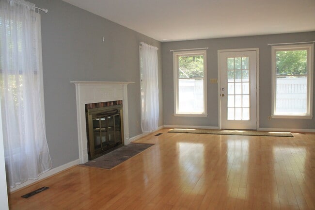 Photo - 1624 E Indiana Ave