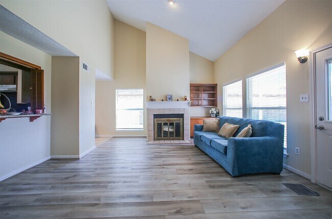 Photo - 9511 Sharpcrest St