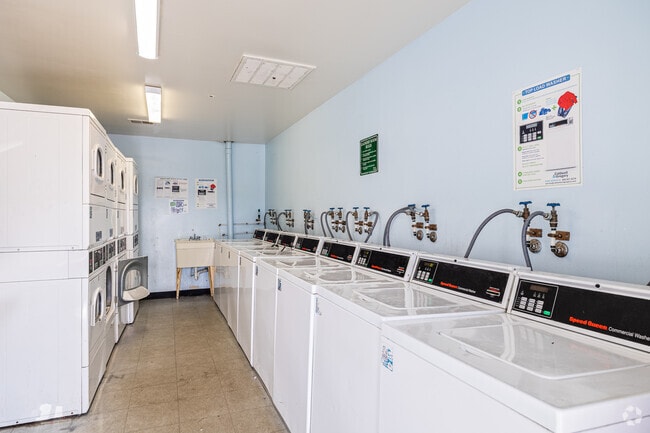 Community Laundry - Meadow Creek Apartments