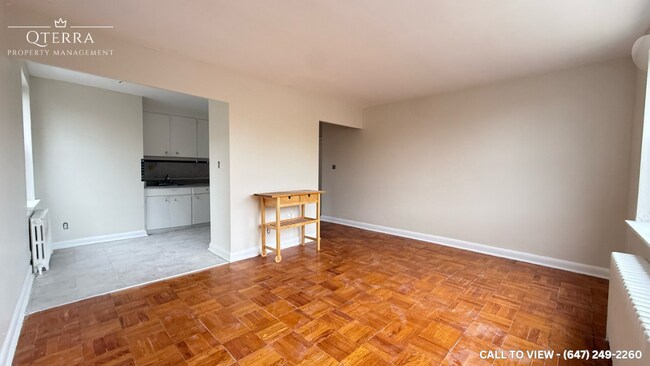 Photo - 244 Roncesvalles Av