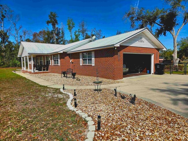 Photo - 102 S Claire Dr