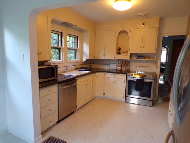 Photo - 4621 NE Royal Ct