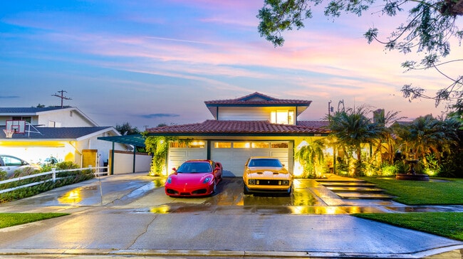 Photo - 2718 N Wright St House