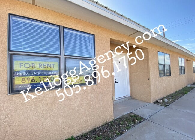 Building Photo - 2BR/1Bath - 4 Plex in Rio Rancho