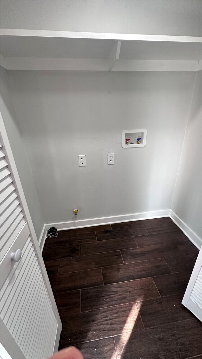 Photo - 412 Caplin St