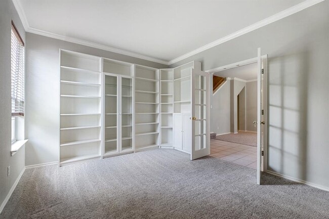 Building Photo - 4229 Kingsburg Dr