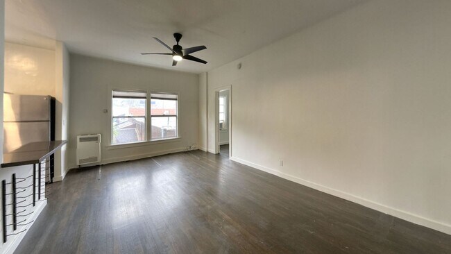 1461 W Sunset Blvd