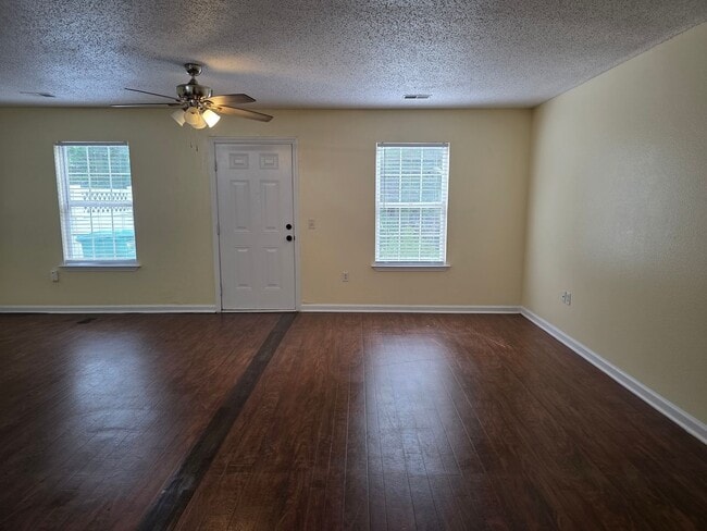 Photo - 1118 Towne Pk E Dr