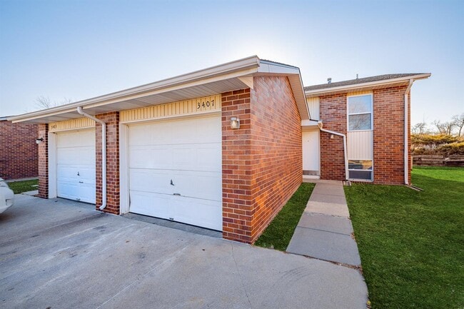 Photo - 3445 Portia St