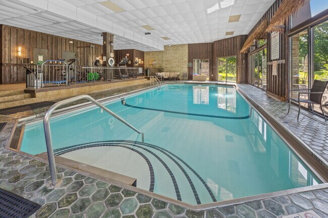 Country Club Manor Apartments