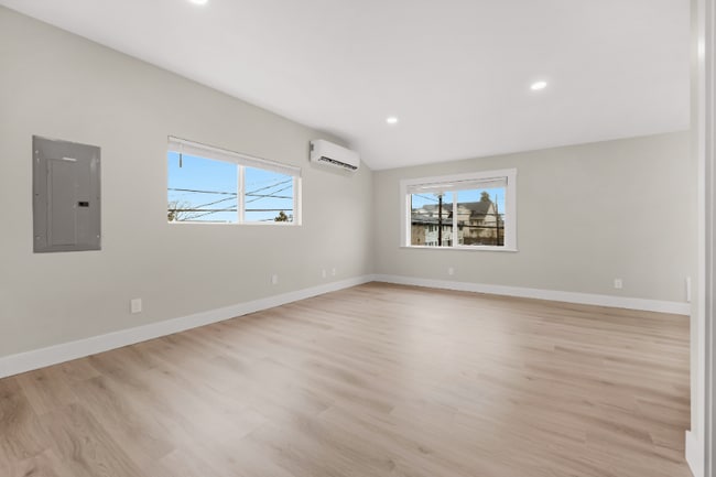 Photo - 1412 23rd St NE Unidad 3