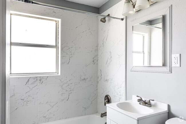2BR, 1BA - 849SF
