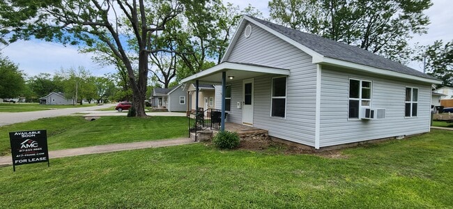 Building Photo - 732 S Griffith Ave