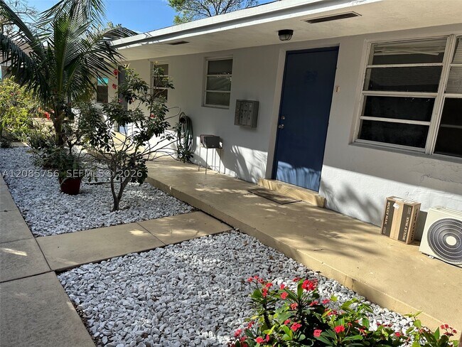 1105 NE 5th Terrace Unit 4