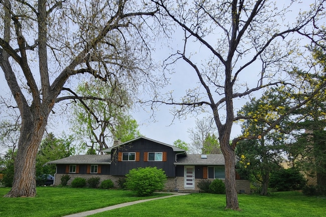 Building Photo - 2200 Sheffield Dr.