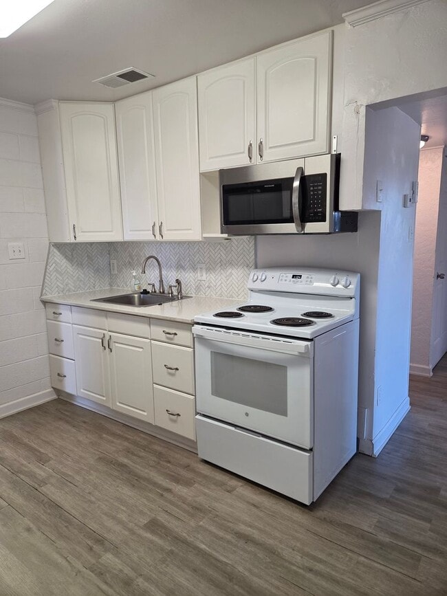 Photo - Large corner lot - Central Folsom 2 Bedroom, 1 Bath