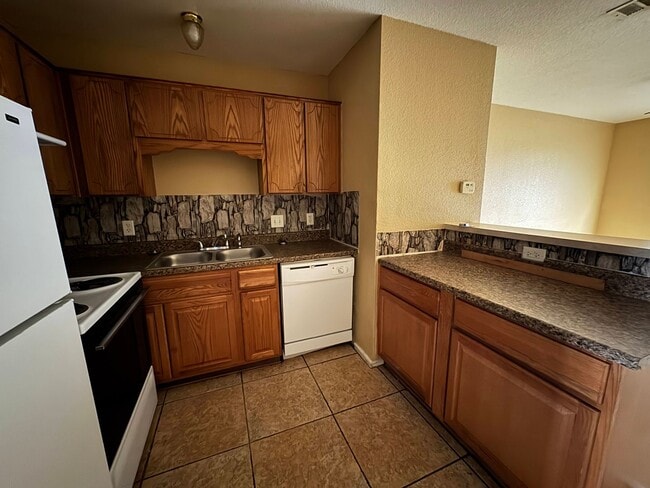 Photo - 1901 Monte Carlo Ln Unidad B