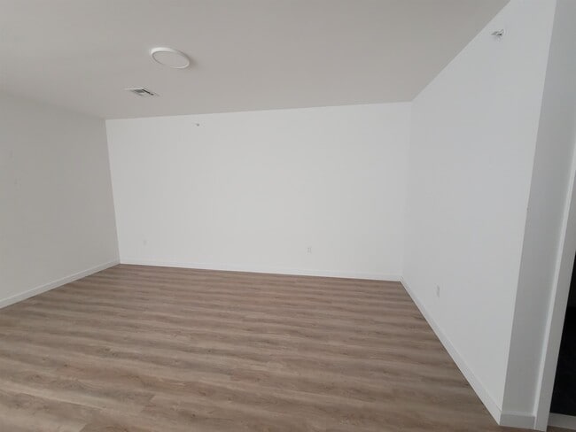 Photo - 306 Bergen Ave Unidad 405