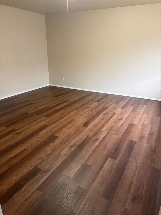 Photo - MP149 - 1014-1016 E Crown Ave Unidad 1014