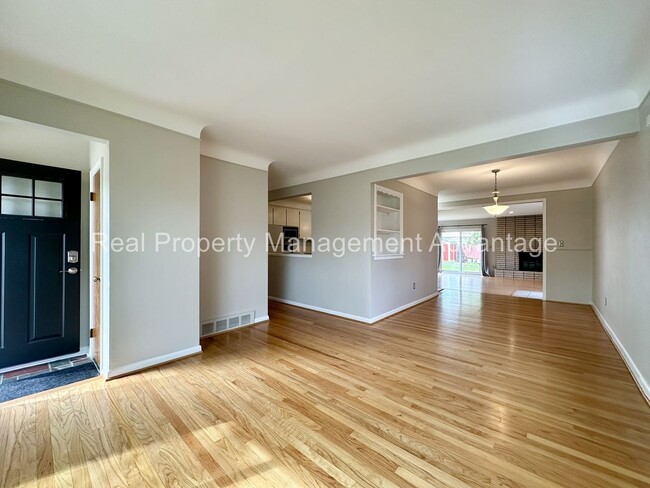 Photo - Mid-Century 3 Bed/2 Bath Ranch Near Downto...