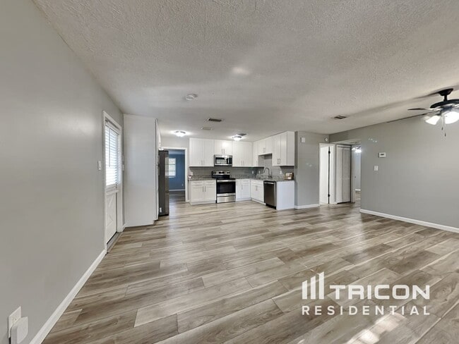 Photo - 10916 N 14th St