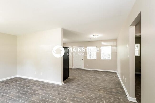 Photo - 3 Bedroom Pet-Friendly Home in Charlotte, NC with Main Street Renewal