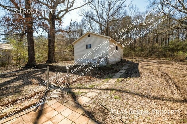 Photo - 213 Front St