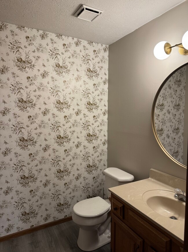 Photo - 1833 Cloveridge Dr