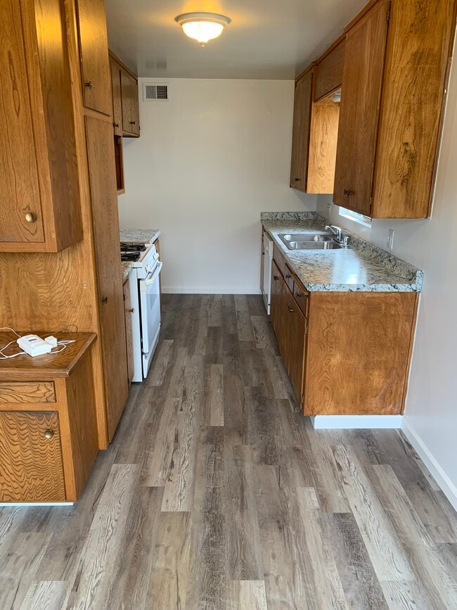 Kitchen - 3485 Hadley Way