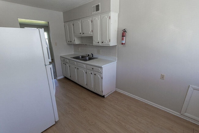 Photo - 2806 Leeway Dr