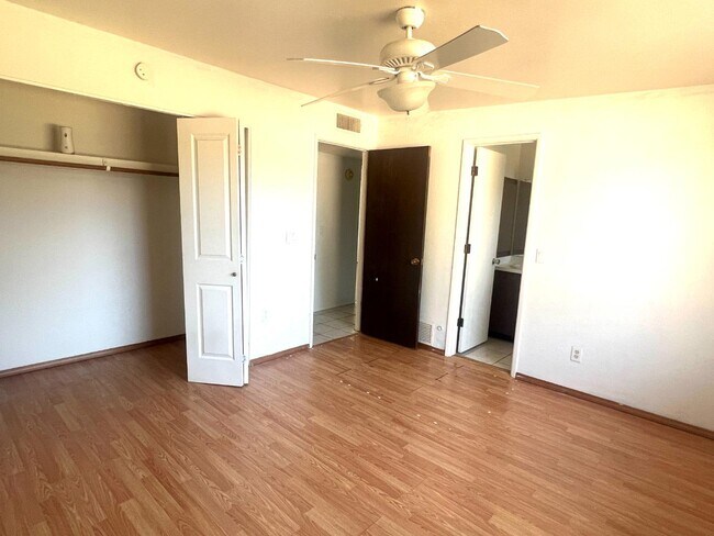 Photo - 2328 W Las Lomitas