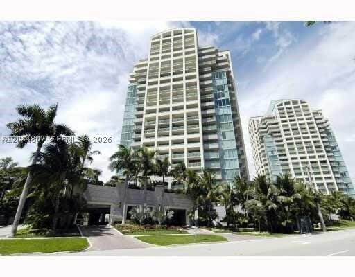 Building Photo - 3400 SW 27th St Unit 806