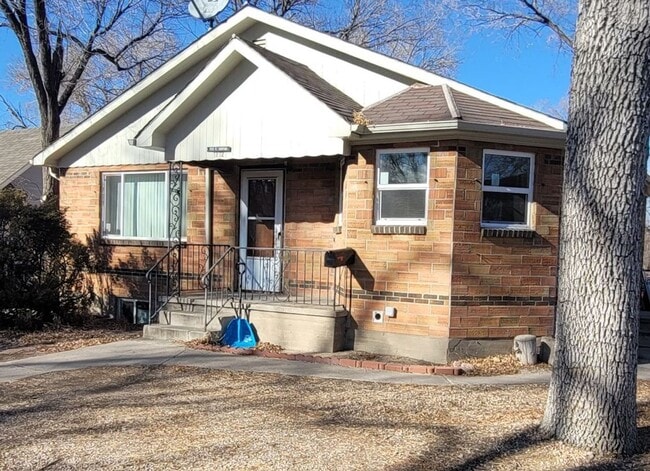 Building Photo - Charming 2 bedroom on Uintah Unit Upper