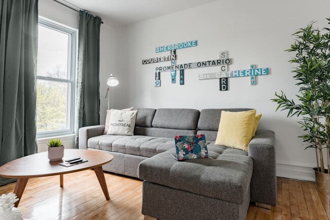 Building Photo - 4629 Rue Ontario E Unit ID1061579P