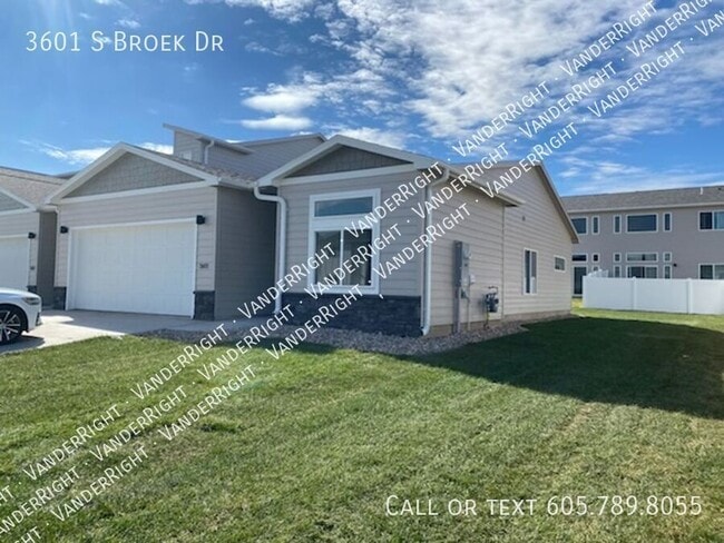 Building Photo - 3601 S Broek Dr