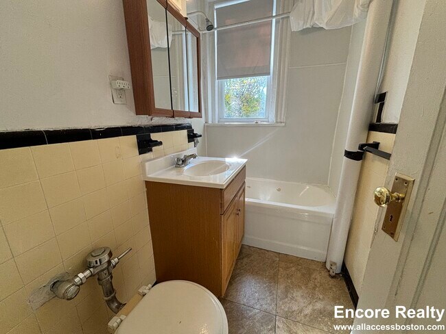 Photo - 145 Chiswick Rd Unit #12