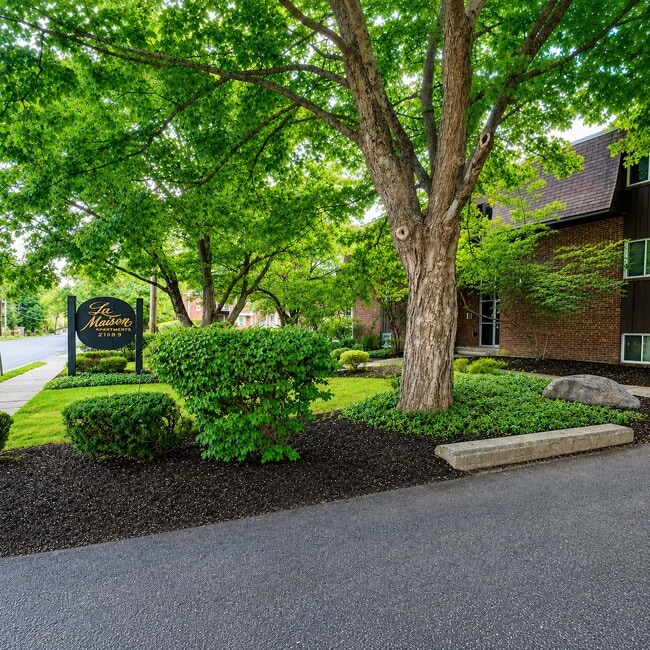 Building Photo - 2065 Sutton Ave