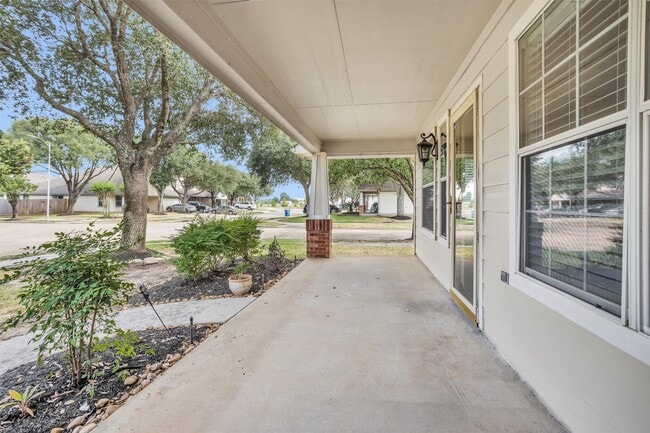 Building Photo - 19423 Wildwood Dale Ln Rental