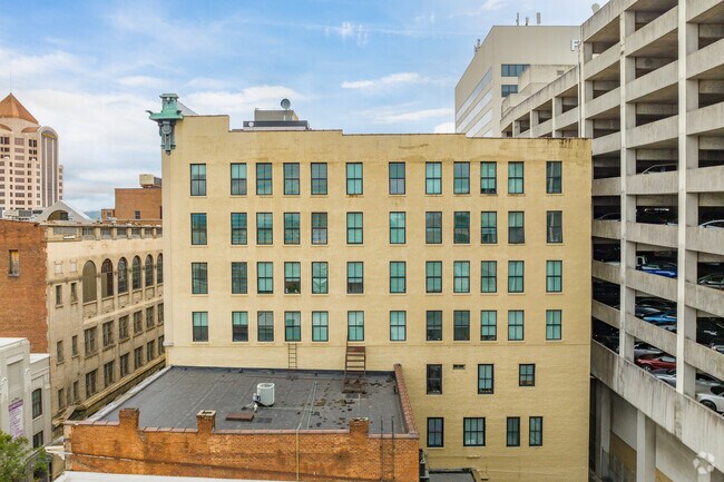 301 1st St SW - Parkway 301