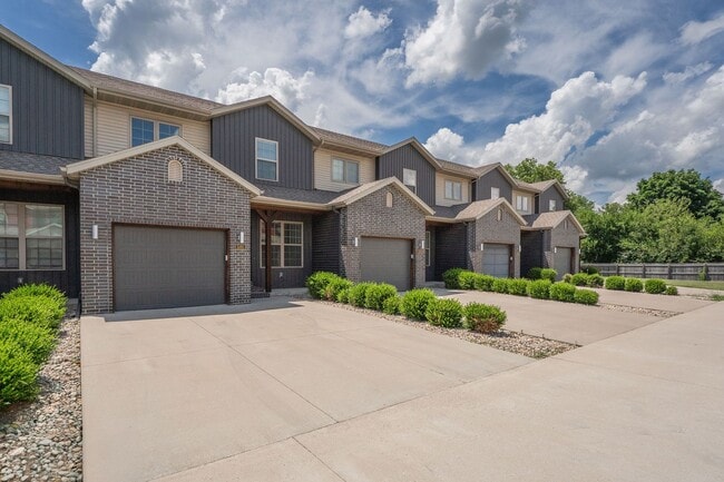 Building Photo - 1/2 OFF 1ST MONTHS RENT!!! NEW LUXURY 3 BE...