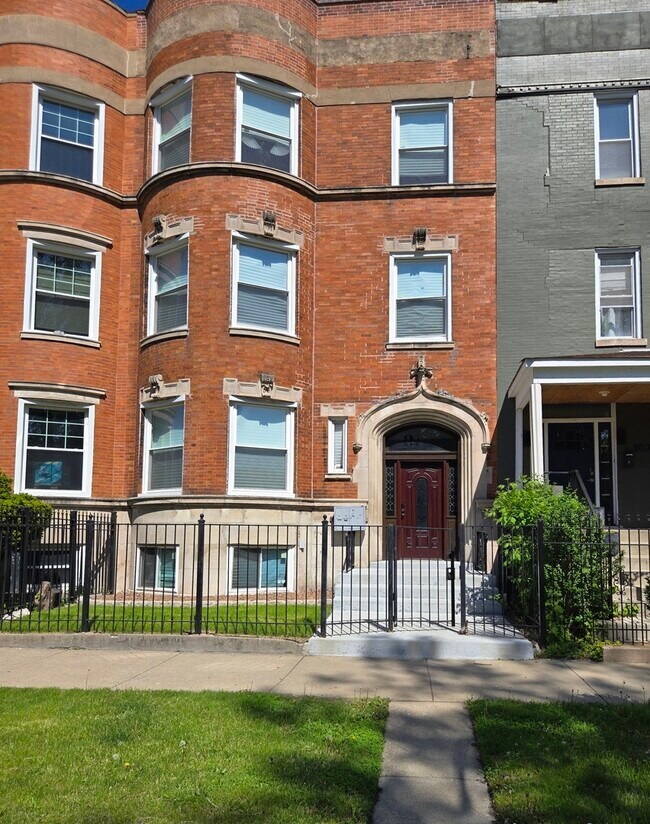 Building Photo - 4749 S Prairie Ave Unit 2 Rental