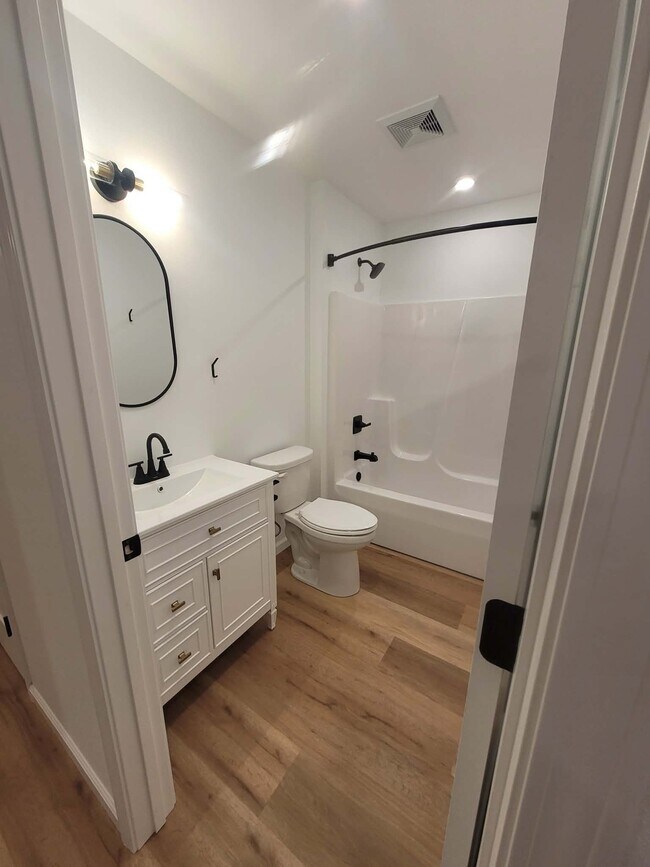 Main Floor Bathroom - 318 Mill St
