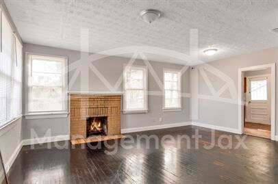 Photo - 44 E 45th St