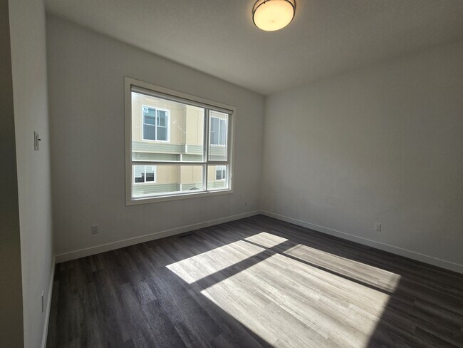 Photo - 101 Panatella Square NW