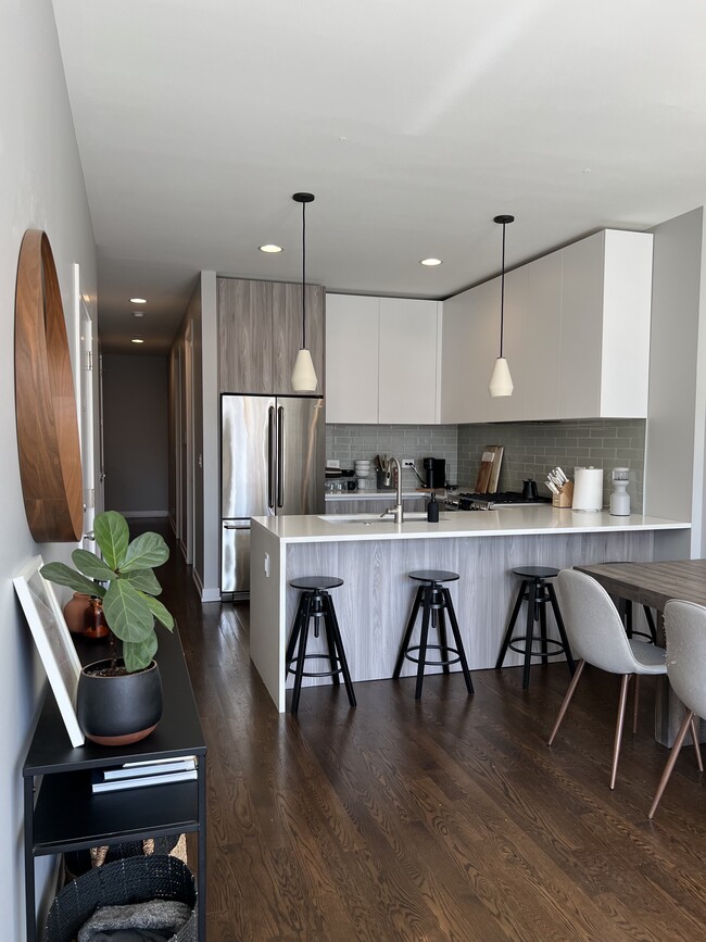 Kitchen - 1534 W Cortez St Unit 2